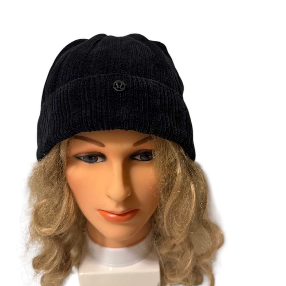 Lululemon Women's Fuzzy
Knot Beanie One Size